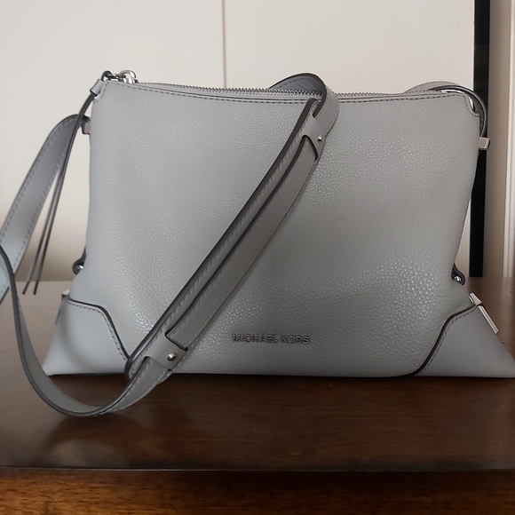 Michael kors crossbody - Picture 2 of 8